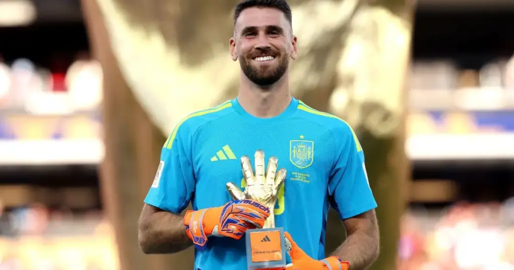 Bola de Ouro 2026: Unai Simón vence Troféu Yashin de melhor goleiro