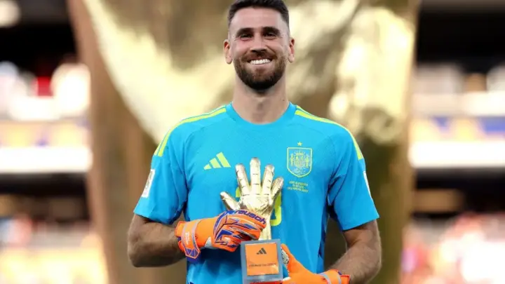 Bola de Ouro 2026: Unai Simón vence Troféu Yashin de melhor goleiro