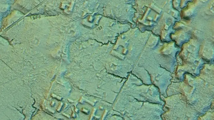 Laser mapeia a Amazônia e descobre antigas aldeias ligadas por estradas de até 2 km, mostrando uma ocupação planejada da floresta antes dos europeus