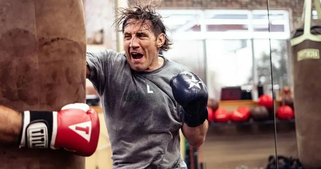 Ex-lutador do UFC é atingido por três tiros durante emboscada na África
