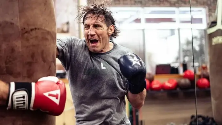 Ex-lutador do UFC é atingido por três tiros durante emboscada na África