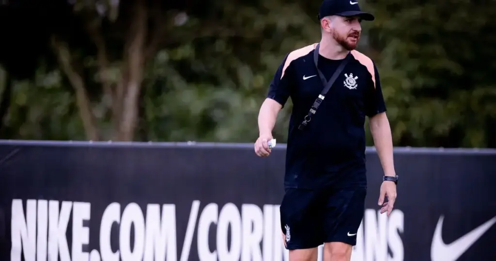 Quem é William Batista, técnico interino do Corinthians contra o Palmeiras