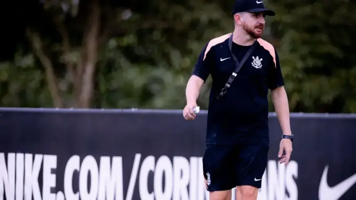 Quem é William Batista, técnico interino do Corinthians contra o Palmeiras