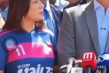 Mailza e Flávio Bolsonaro formalizam aliança de mão dupla em 2º turno: Veja o vídeo