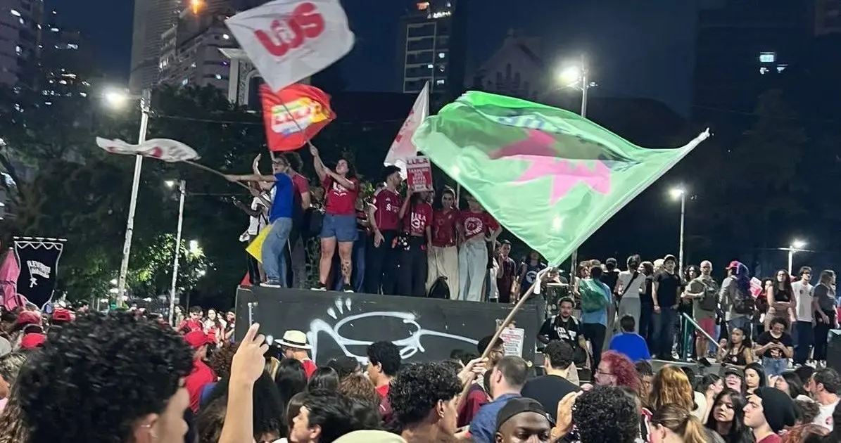 Estudantes realizam manifestações pró-Lula em dez estados e no DF