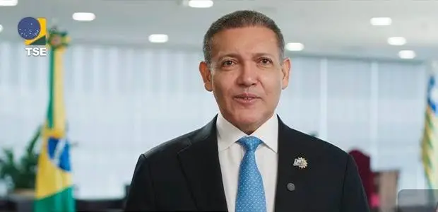 Mensagens sobre quarto com cinco mulheres em festa de Vorcaro citam “Kassio” e levantam questionamentos sobre presidente bolsonarista do TSE