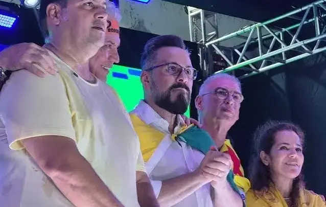 Alan Rick escolhe Cruzeiro do Sul para encerrar campanha ao governo do Acre com caminhada, bandeiraço e encontro religioso