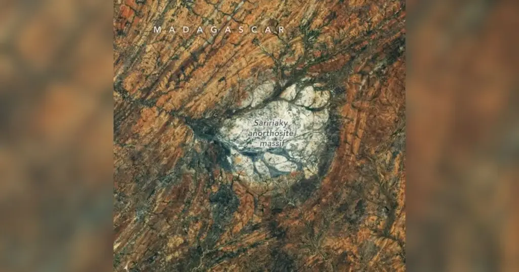 Rocha comum na Lua é vista do espaço, mas o lugar é Madagascar