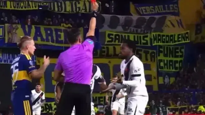 Andrés Gomez é expulso após empurrar o árbitro e desfalcará Vasco na volta