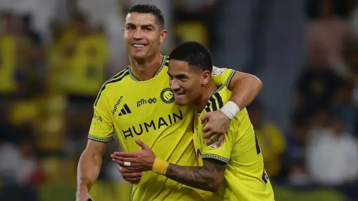 Cristiano Ronaldo dá show e marca hat-trick em vitória do Al-Nassr