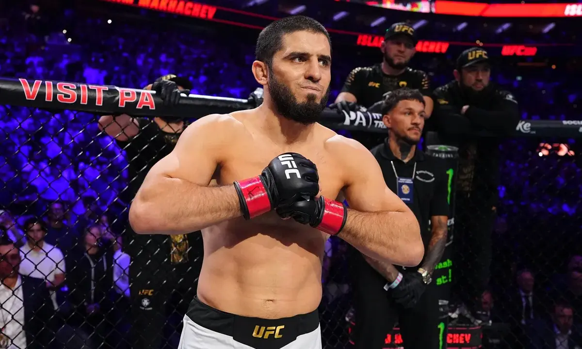 Bisping detona Makhachev por fugir de lutas no UFC: "Escolhe a dedo"