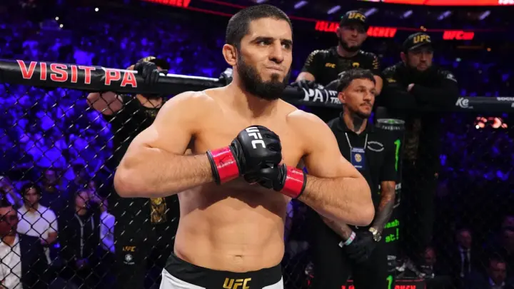 Bisping detona Makhachev por fugir de lutas no UFC: "Escolhe a dedo"