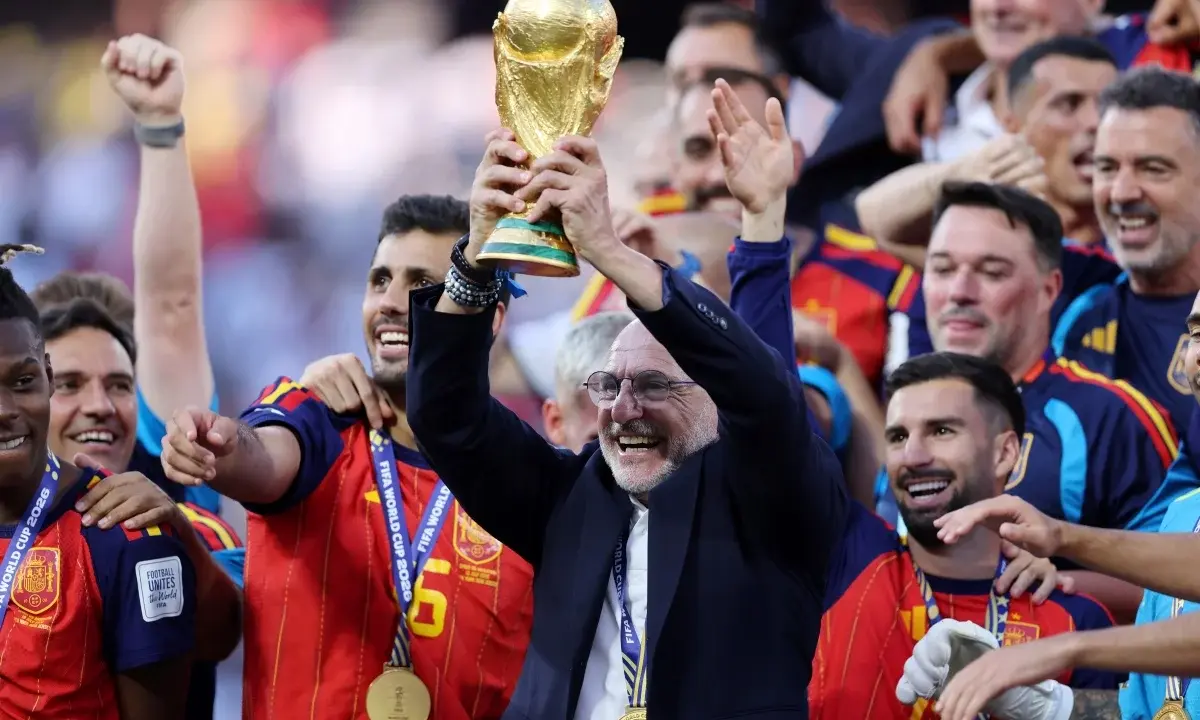 Bola de Ouro: Luis de la Fuente conquista prêmio de melhor técnico