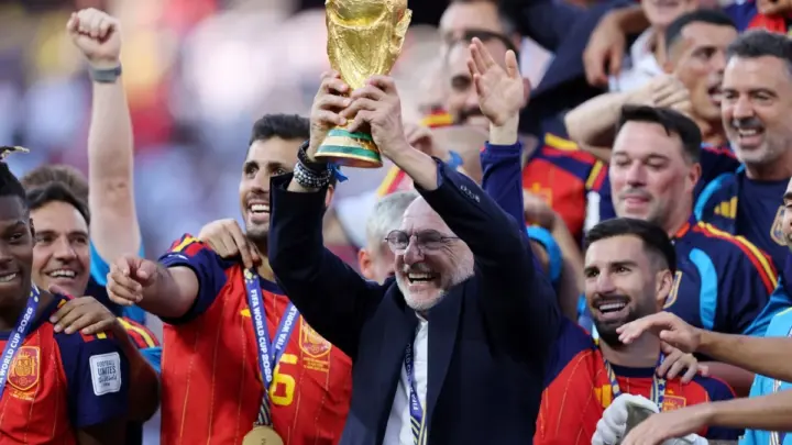 Bola de Ouro: Luis de la Fuente conquista prêmio de melhor técnico