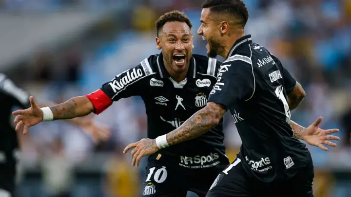 Brasileirão: Santos bate o Fluminense com gols de Gabigol e Coutinho