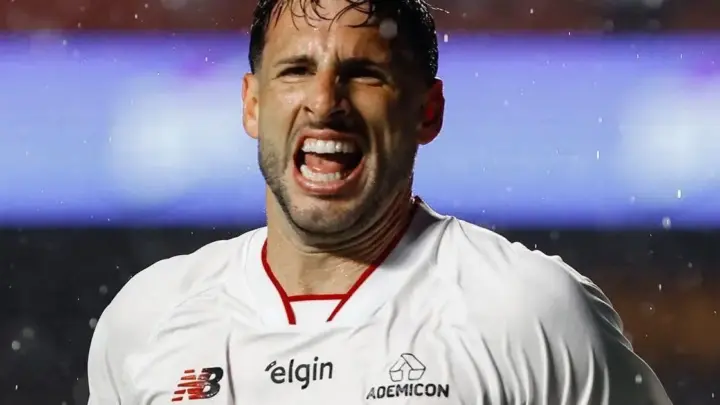 Calleri decide, São Paulo vence o Vitória e respira no Brasileirão