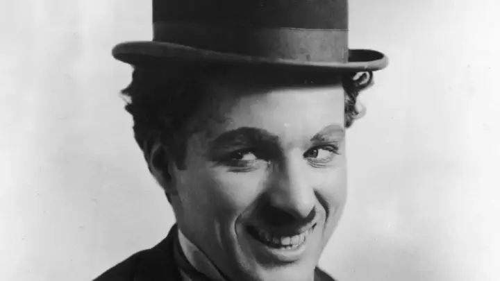 Charlie Chaplin faz analogia ao teatro em conselho sobre aproveitar o presente: “A vida é uma peça de teatro que não permite ensaios”
