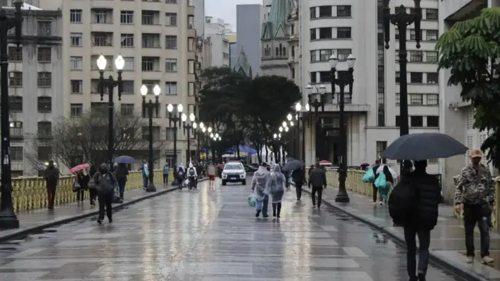 Defesa Civil renova alerta para chuvas fortes em São Paulo até quinta (15)