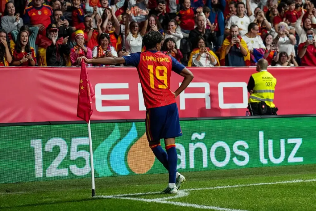 Com gols de Yamal e Rodri, Espanha bate a Tchéquia na Liga das Nações