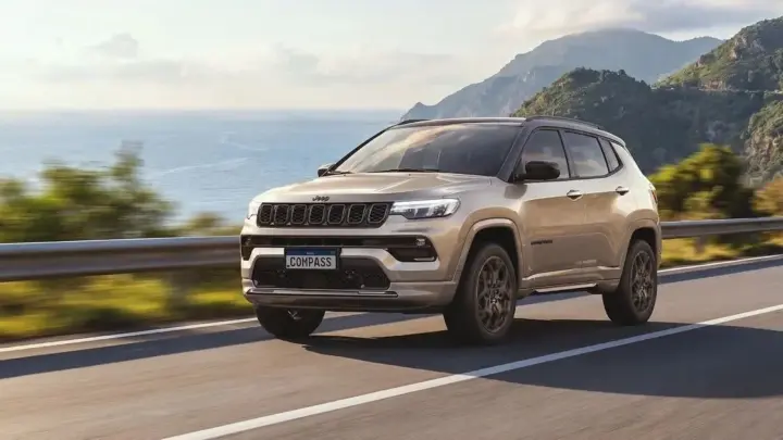 Novo Jeep Compass 2027 agora tem sistema híbrido 48V; saiba os preços