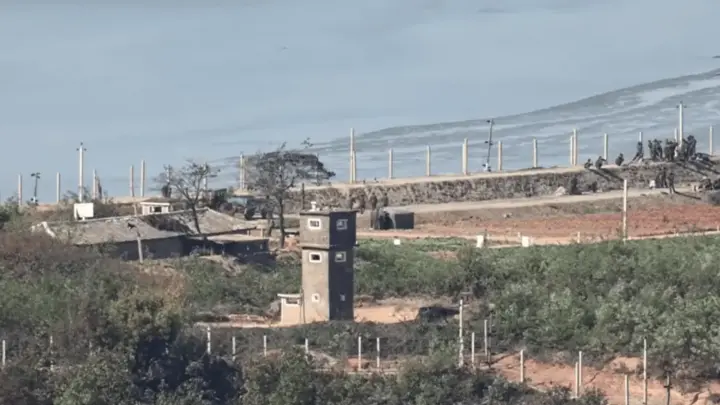 Veículos blindados da Coreia do Norte são vistos perto da fronteira com Sul