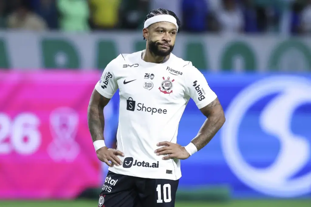 Corinthians informa lesões de Memphis Depay e Gabriel Paulista