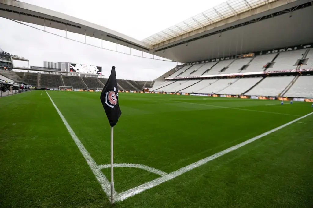 Corinthians relembra Democracia Corintiana e incentiva torcedores a votar