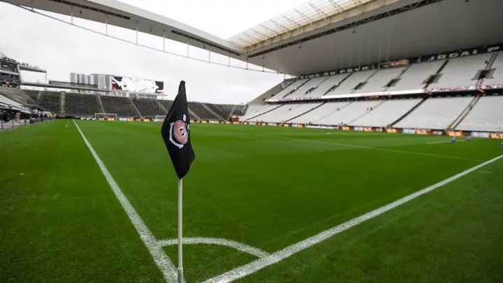 Corinthians relembra Democracia Corintiana e incentiva torcedores a votar