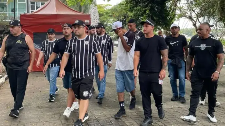 Organizada do Corinthians cobra afastamento de Memphis e saída de dirigente