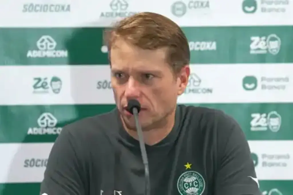 Coritiba anuncia demissão do técnico Fernando Seabra