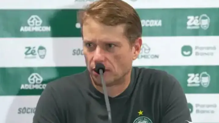 Coritiba anuncia demissão do técnico Fernando Seabra