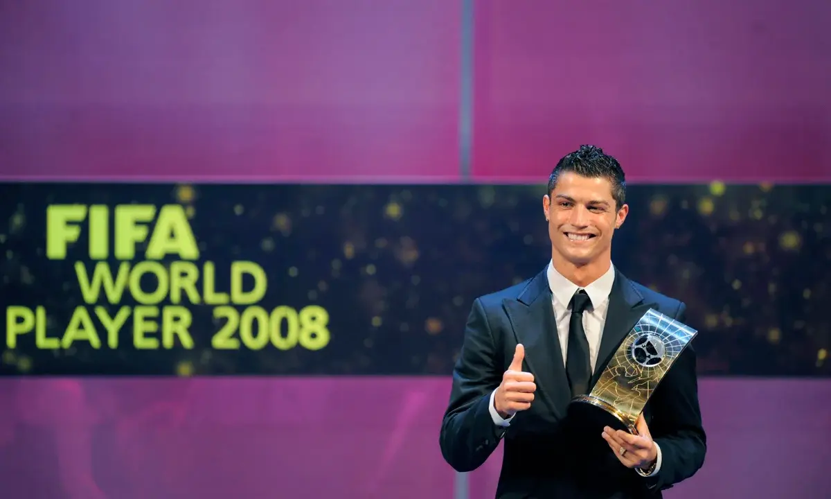 Cristiano Ronaldo lidera votação da Bola de Ouro de todos os tempos