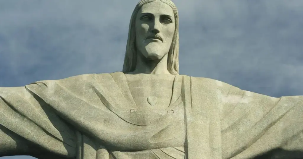 Cristo Redentor faz 95 anos após abaixo-assinado de 20 mil mulheres e custo de R$ 9,5 milhões – estátua de 38 metros e cabeça de 30 toneladas foi feita para suportar furacões de categoria 5