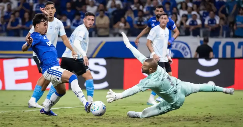 Cruzeiro visita “desesperado” Grêmio por recuperação no Brasileirão