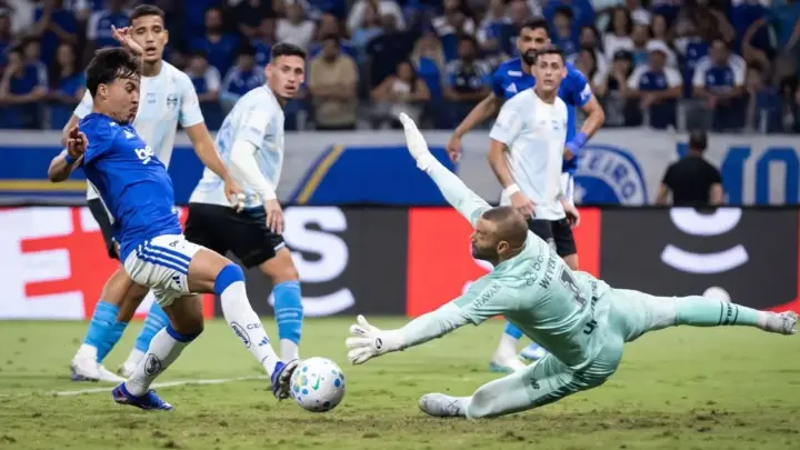 Cruzeiro visita “desesperado” Grêmio por recuperação no Brasileirão