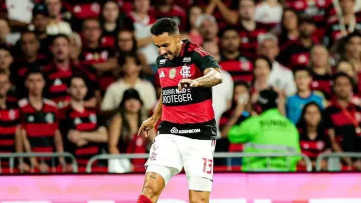 Flamengo critica arbitragem após fratura de Danilo: “Conivência”