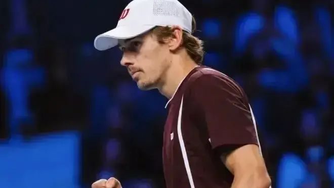 De Minaur surpreende Zverev e vai enfrentar Alcaraz na decisão em Viena