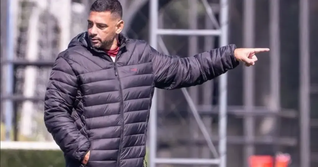 Diego Souza tem registro de técnico cancelado após denúncia de falsificação