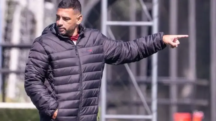 Diego Souza tem registro de técnico cancelado após denúncia de falsificação