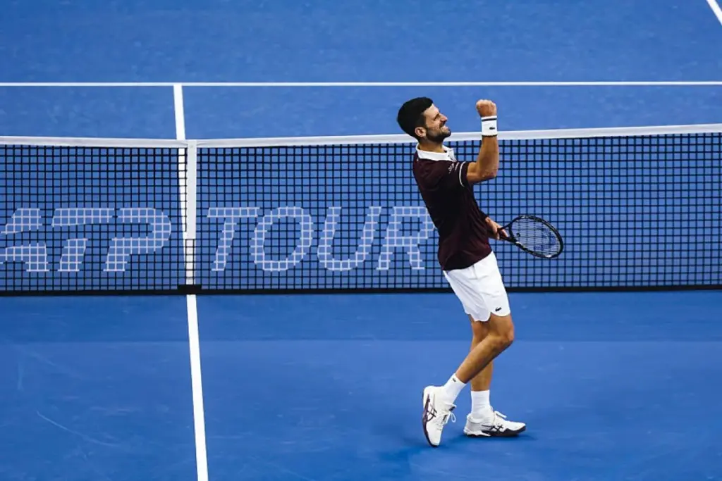Djokovic vence Zverev de virada e vai para a semifinal no ATP 500 de Pequim