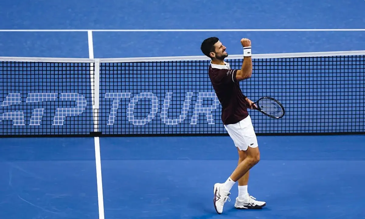Djokovic vence Zverev de virada e vai para a semifinal no ATP 500 de Pequim