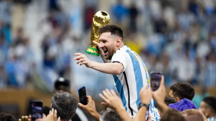 Do adeus precoce ao tchau como D10S: a trajetória de Messi na Argentina