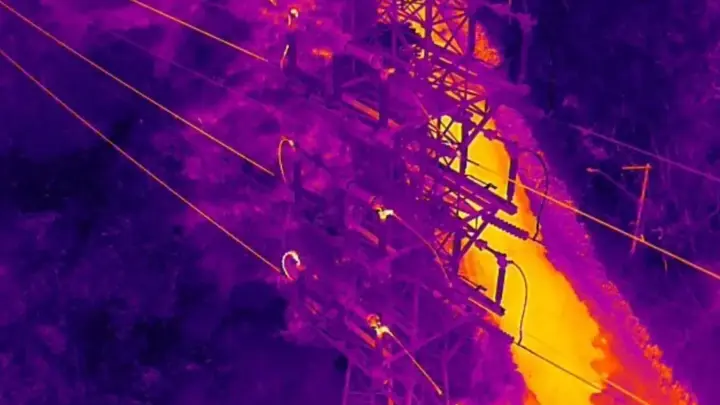 Drones sobrevoam São Paulo e identificam problemas em redes de alta tensão