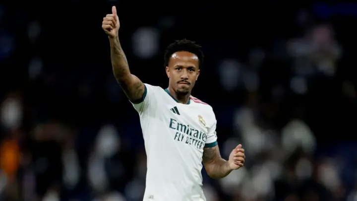 Éder Militão comemora retorno aos gramados após lesão que o tirou da Copa