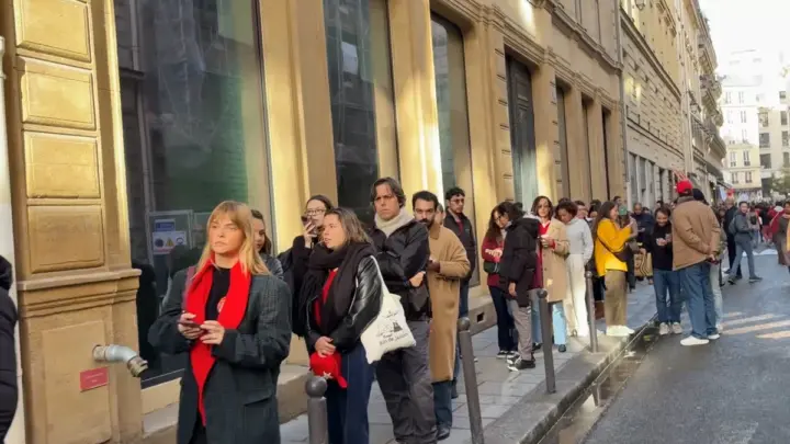Eleições 2026: brasileiros reclamam de filas para votar no exterior