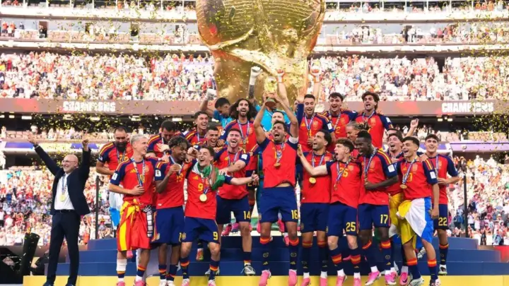 À CNN, Piqué diz qual o segredo do sucesso da Espanha no futebol