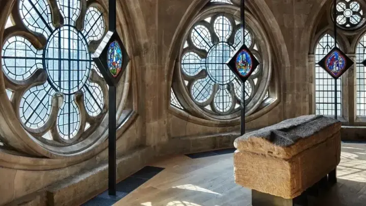 Esqueleto encontrado na Abadia de Westminster há mais de 150 anos tem possível identidade revelada
