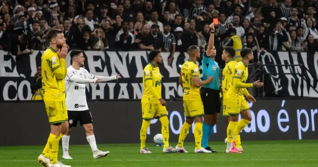 Corinthians x Mirassol: veja a expulsão de Bruno Santos no início do jogo