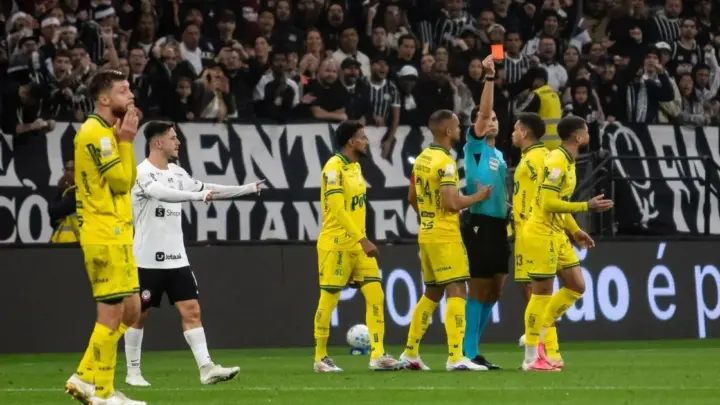 Corinthians x Mirassol: veja a expulsão de Bruno Santos no início do jogo