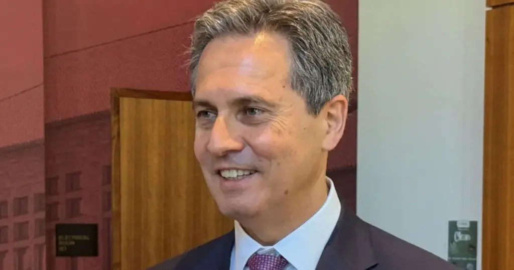 Membro do Fed defende mais um aumento dos juros para conter inflação